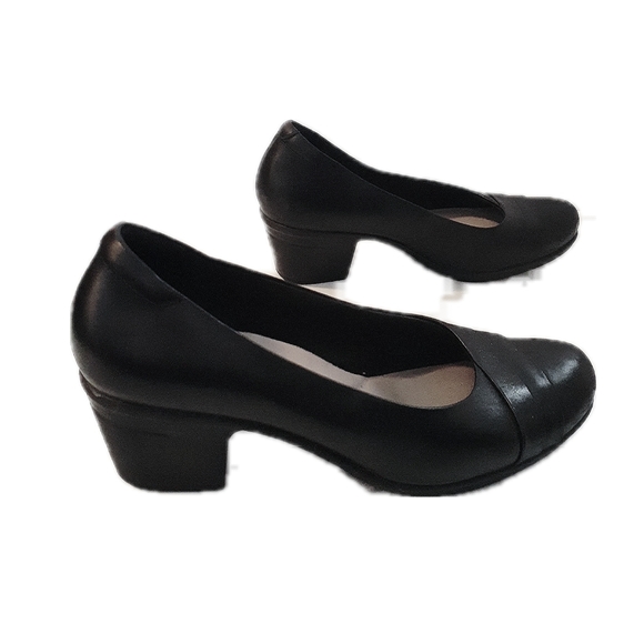 Clarks Chunky Heel Work Shoes - Picture 5 of 5